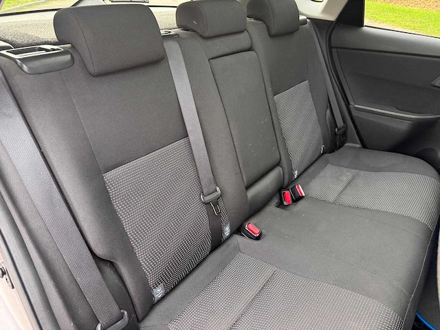 Toyota auris 1.8 hybrid lease , 79-zrr-1 - afbeelding 14 van  17