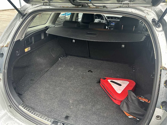 Toyota auris touring sports 1.2t dynamic | r-580-rx - afbeelding 21 van  26