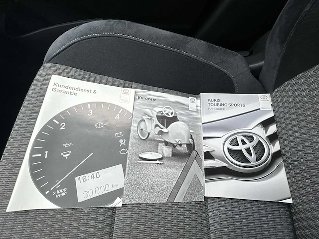 Toyota auris touring sports 1.2t dynamic | r-580-rx - afbeelding 24 van  26