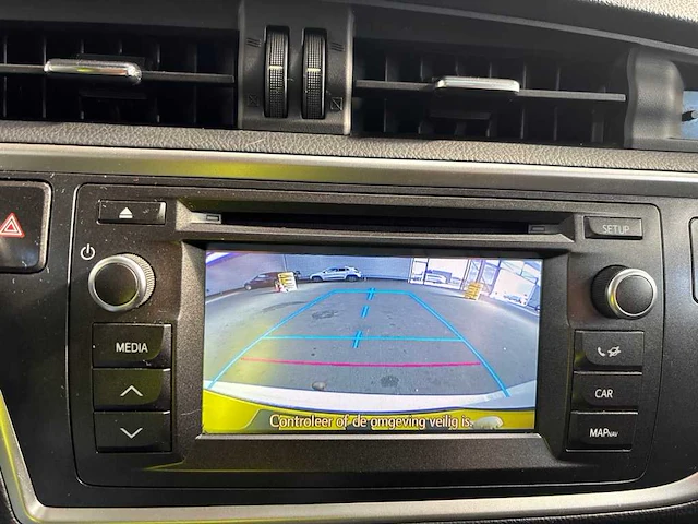 Toyota auris touring sports 1.8 hybr. lease , 7-zhp-28 - afbeelding 3 van  23