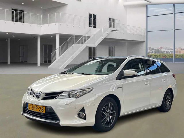 Toyota auris touring sports 1.8 hybr. lease , 7-zhp-28 - afbeelding 1 van  23