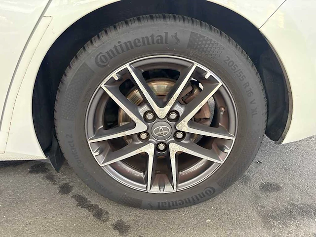 Toyota auris touring sports 1.8 hybr. lease , 7-zhp-28 - afbeelding 14 van  23