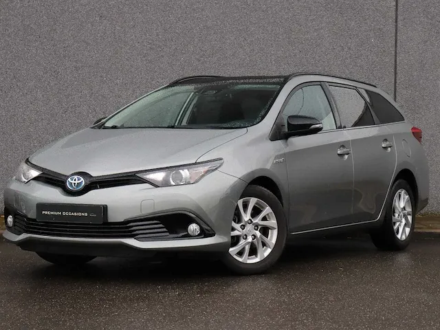 Toyota auris touring sports 1.8 hybrid black edition | rr-811-j - afbeelding 1 van  33