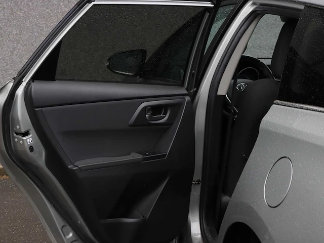 Toyota auris touring sports 1.8 hybrid black edition | rr-811-j - afbeelding 17 van  33