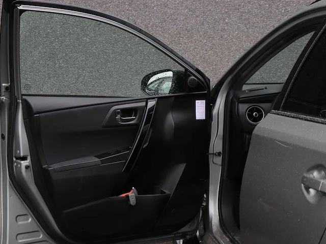 Toyota auris touring sports 1.8 hybrid black edition | rr-811-j - afbeelding 8 van  29