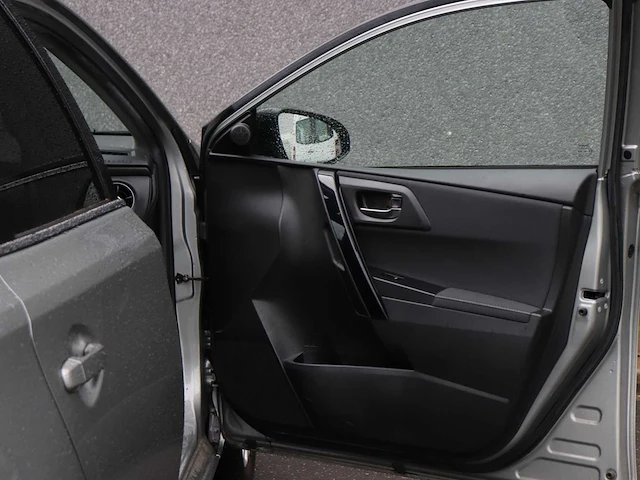 Toyota auris touring sports 1.8 hybrid black edition | rr-811-j - afbeelding 11 van  29
