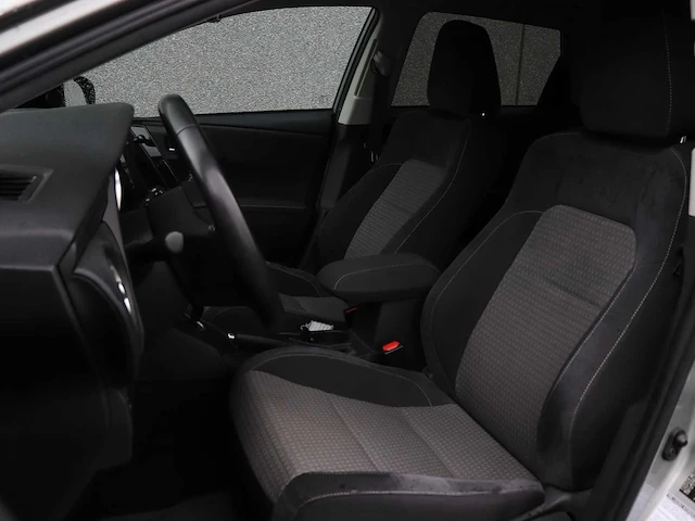 Toyota auris touring sports 1.8 hybrid black edition | rr-811-j - afbeelding 15 van  29