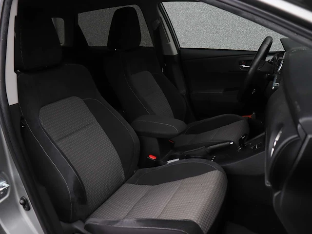 Toyota auris touring sports 1.8 hybrid black edition | rr-811-j - afbeelding 16 van  29