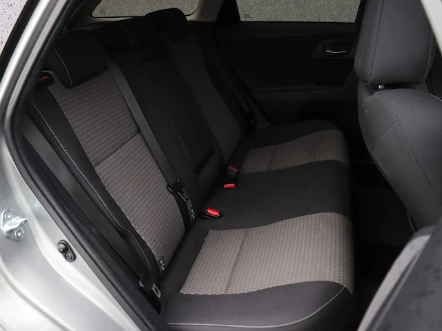 Toyota auris touring sports 1.8 hybrid black edition | rr-811-j - afbeelding 17 van  29