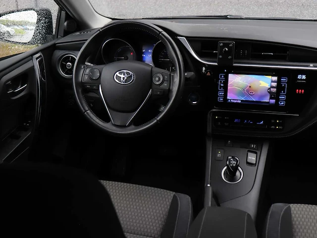 Toyota auris touring sports 1.8 hybrid black edition | rr-811-j - afbeelding 18 van  29