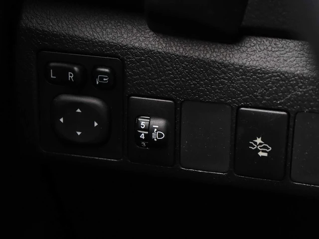 Toyota auris touring sports 1.8 hybrid black edition | rr-811-j - afbeelding 21 van  29