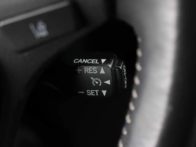 Toyota auris touring sports 1.8 hybrid black edition | rr-811-j - afbeelding 24 van  29