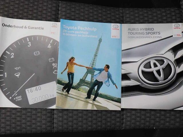 Toyota auris touring sports 1.8 hybrid black edition | rr-811-j - afbeelding 29 van  29