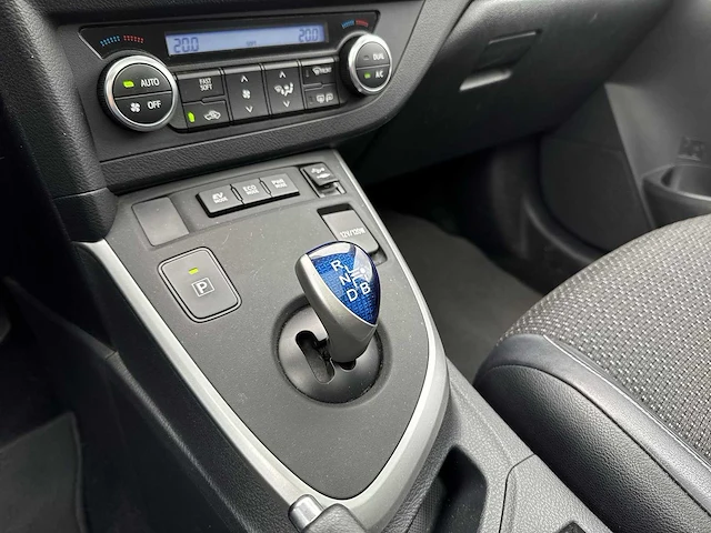Toyota auris touring sports 1.8 hybrid lease pro 2013 | 8-sfn-72 - afbeelding 15 van  18