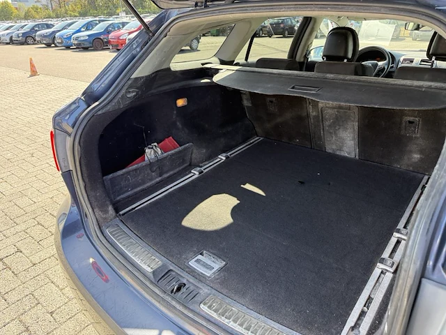 Toyota avensis sw 2.0 d-4d executive ii dpf 126, 2011 - afbeelding 15 van  32
