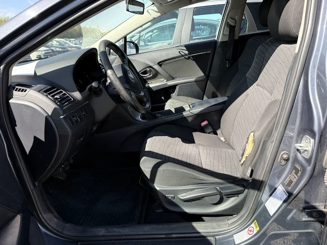 Toyota avensis sw 2.0 d-4d executive ii dpf 126, 2011 - afbeelding 30 van  32