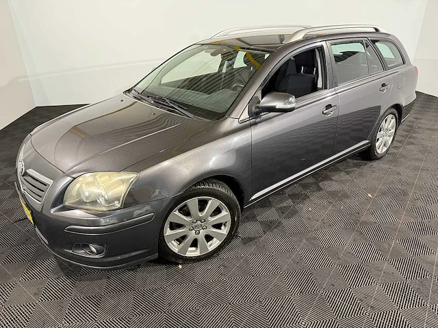 Toyota avensis wagon 2.0 d-4d luna bns, 97-zs-bh - afbeelding 1 van  13