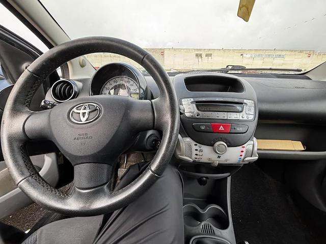Toyota aygo 1 0i vvt,2011 - afbeelding 2 van  34