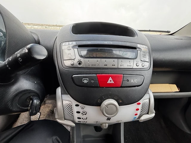 Toyota aygo 1 0i vvt,2011 - afbeelding 3 van  34