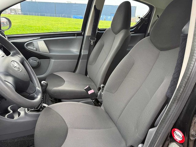 Toyota aygo 1.0-12v + , 28-hhd-6 - afbeelding 12 van  16