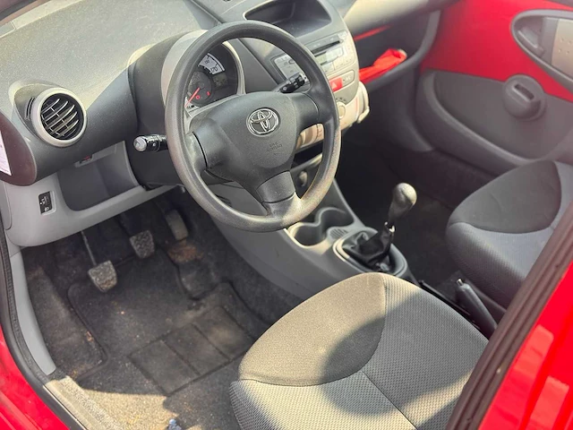 Toyota aygo 1.0-12v + , 68-tv-jr - afbeelding 2 van  13