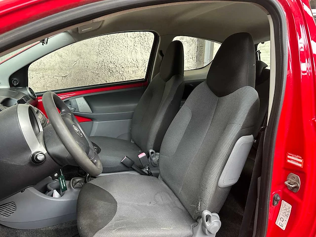 Toyota aygo 1.0-12v 68pk 2005, tn-935-d - afbeelding 9 van  25