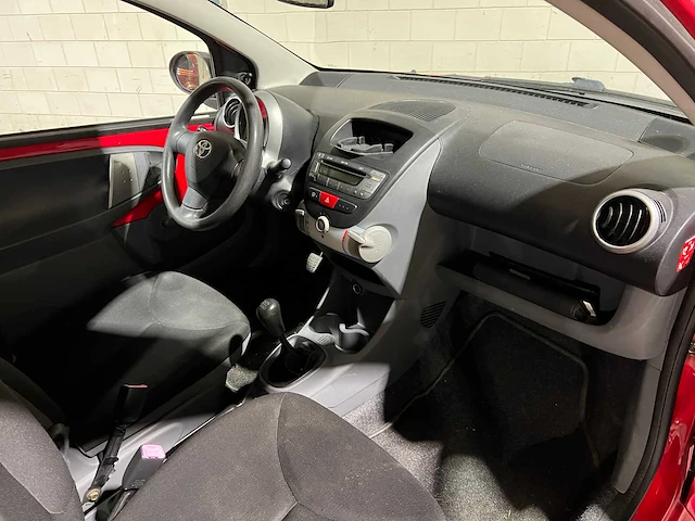 Toyota aygo 1.0-12v 68pk 2006, 69-sv-df - afbeelding 19 van  31