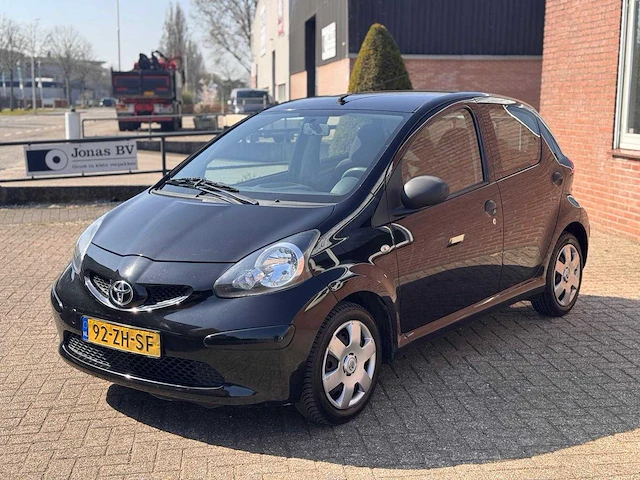 Toyota aygo 1.0-12v , 92-zh-sf - afbeelding 1 van  14