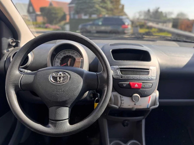 Toyota aygo 1.0-12v , 92-zh-sf - afbeelding 11 van  14