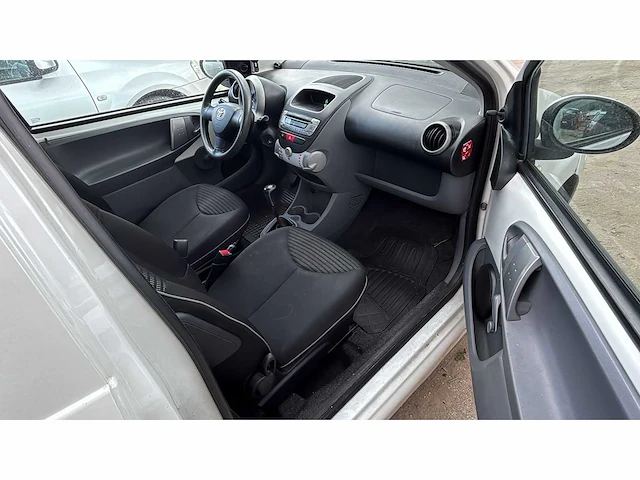 Toyota aygo 1.0-12v access 2009 | 52-htg-8 - afbeelding 5 van  5