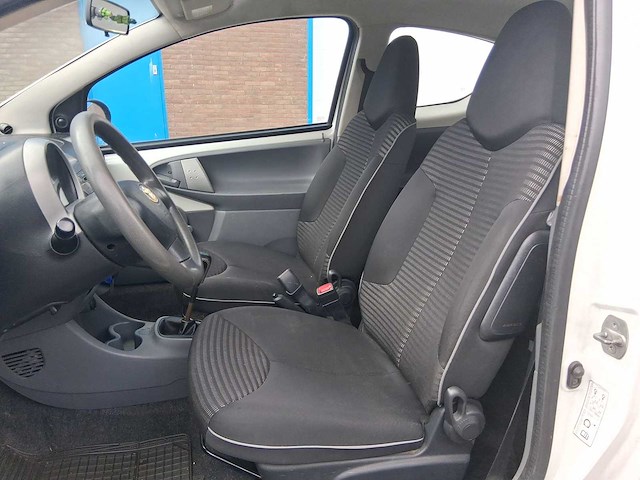 Toyota aygo 1.0-12v access 2009 | 52-htg-8 - afbeelding 23 van  28