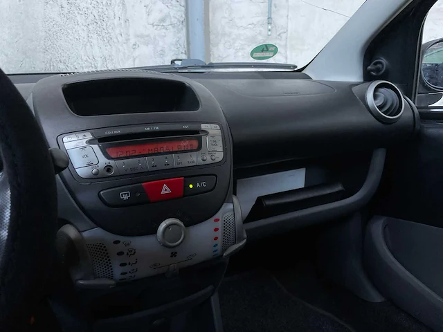 Toyota aygo 1.0-12v access 68pk 2010, 55-lnz-4 - afbeelding 14 van  34