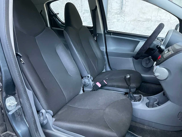 Toyota aygo 1.0-12v access 68pk 2010, 55-lnz-4 - afbeelding 25 van  34