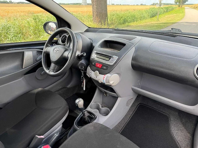 Toyota aygo 1.0-12v airco cool 73-svt-5 - afbeelding 2 van  13