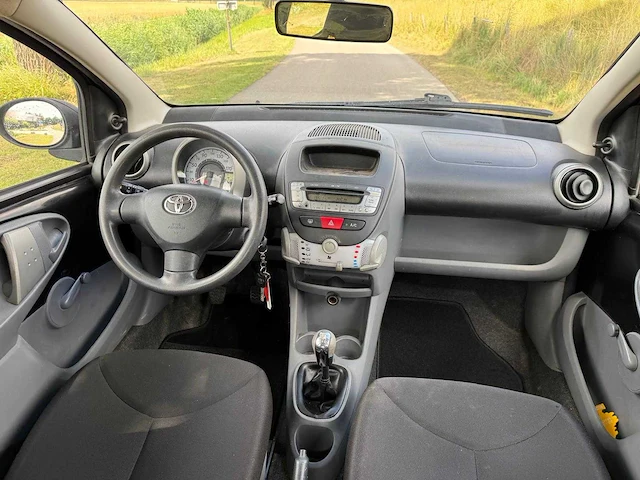 Toyota aygo 1.0-12v airco cool 73-svt-5 - afbeelding 4 van  13
