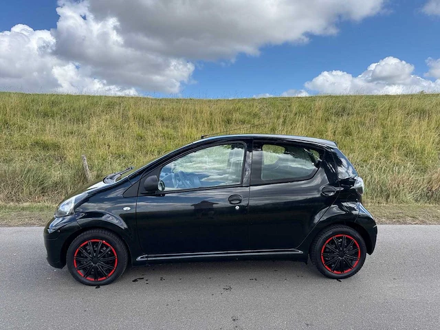 Toyota aygo 1.0-12v airco cool 73-svt-5 - afbeelding 8 van  13