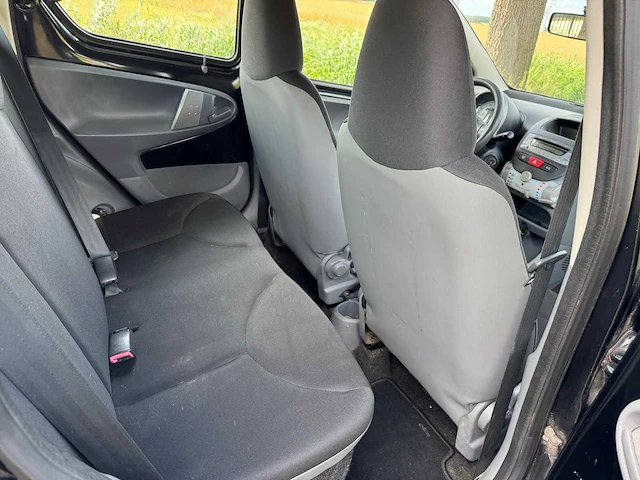 Toyota aygo 1.0-12v airco cool 73-svt-5 - afbeelding 12 van  13
