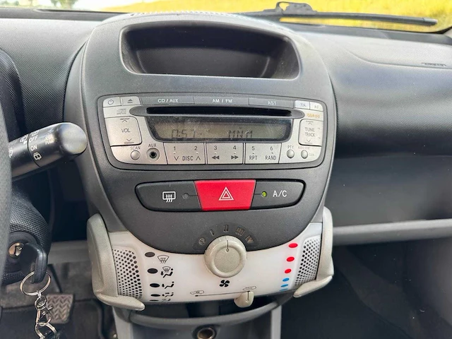 Toyota aygo 1.0-12v airco cool 73-svt-5 - afbeelding 13 van  13