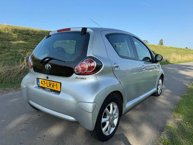 Toyota aygo 1.0-12v comfort 5 deurs 47-lrv-1 - afbeelding 9 van  15