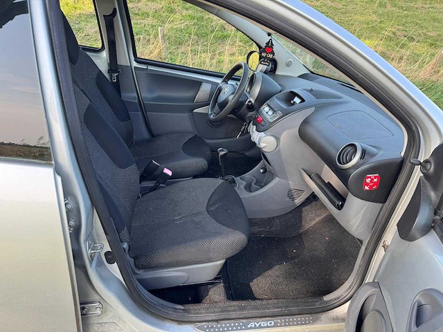 Toyota aygo 1.0-12v comfort 5 deurs 47-lrv-1 - afbeelding 4 van  15