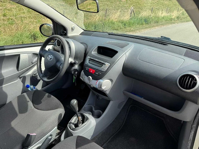 Toyota aygo 1.0-12v comfort airco 5-deurs 69-lbf-4 - afbeelding 2 van  14