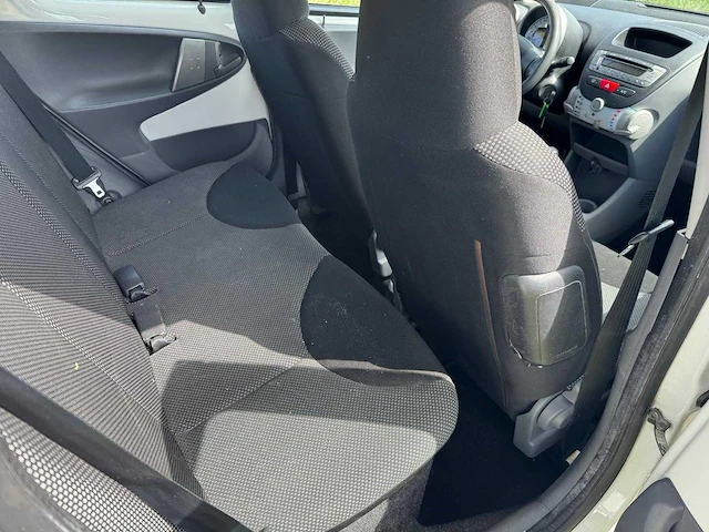 Toyota aygo 1.0-12v comfort airco 5-deurs 69-lbf-4 - afbeelding 4 van  14
