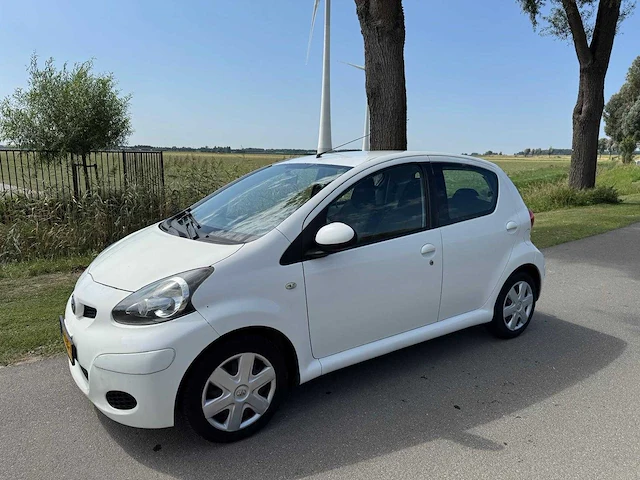 Toyota aygo 1.0-12v comfort airco 5-deurs 69-lbf-4 - afbeelding 1 van  14
