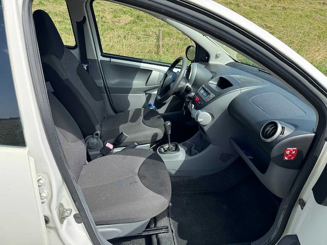 Toyota aygo 1.0-12v comfort airco 5-deurs 69-lbf-4 - afbeelding 11 van  14