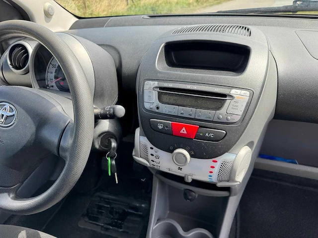 Toyota aygo 1.0-12v comfort airco 5-deurs 69-lbf-4 - afbeelding 12 van  14
