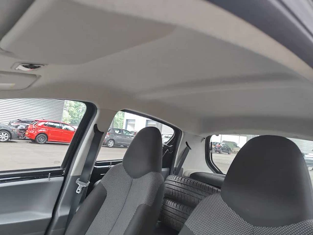 Toyota aygo 1.0-12v comfort navigator 2011 | 92-pgp-1 - afbeelding 2 van  17
