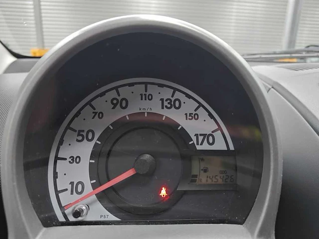 Toyota aygo 1.0-12v comfort navigator 2011 | 92-pgp-1 - afbeelding 4 van  17