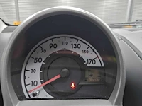 Toyota aygo 1.0-12v comfort navigator 2011 | 92-pgp-1 - afbeelding 4 van  17