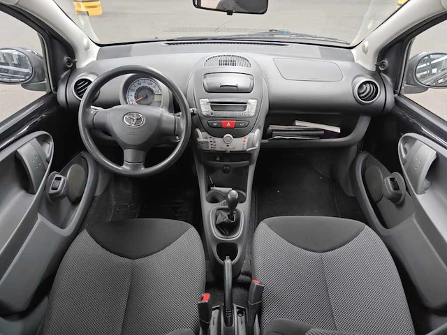 Toyota aygo 1.0-12v comfort navigator 2011 | 92-pgp-1 - afbeelding 5 van  17