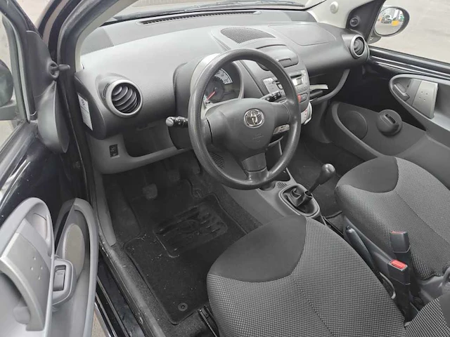 Toyota aygo 1.0-12v comfort navigator 2011 | 92-pgp-1 - afbeelding 6 van  17